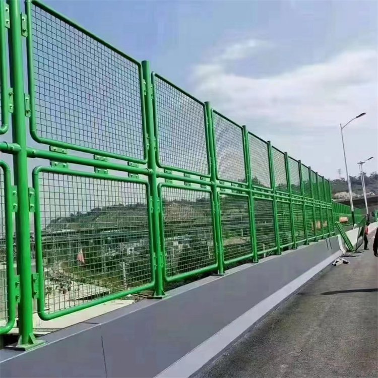 高速公路护栏网光伏围栏养殖铁丝网围网果园圈地防护网双 边丝护栏