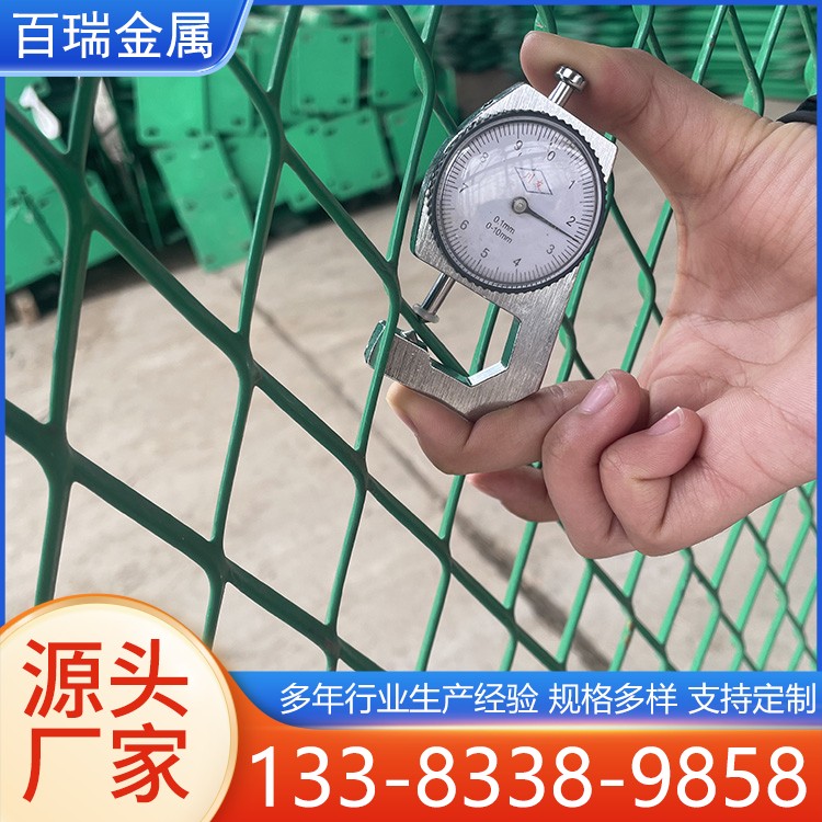 供应高速防眩网 菱形钢板网护栏 高速公路中间防护网 厂家