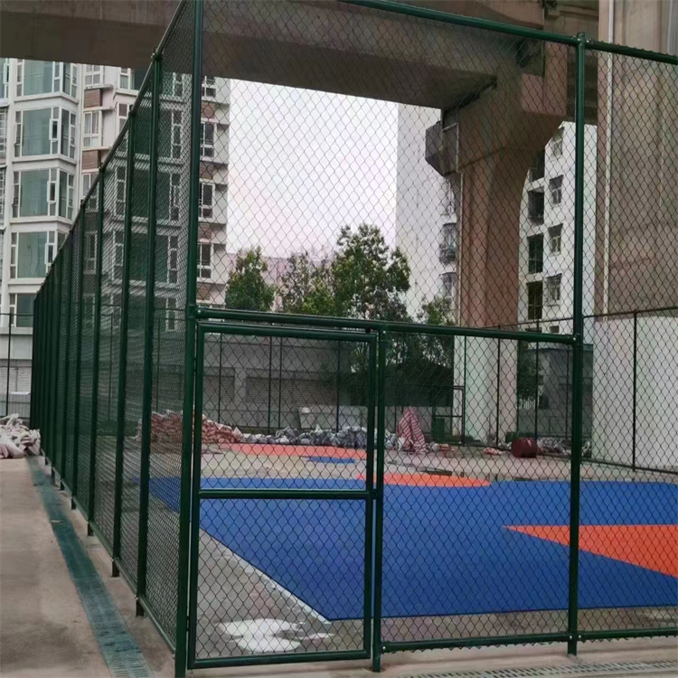 球场护栏网 学校篮球场围栏 排球场围网4米高 卡槽式小区运动场护栏