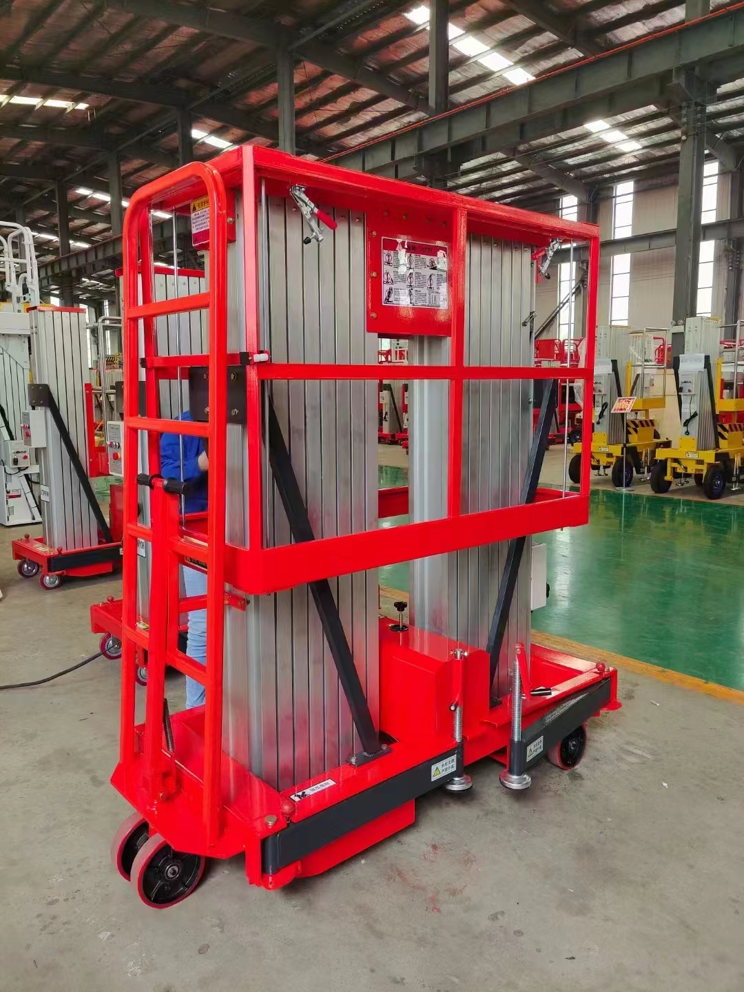 高空作业平台 铝合金升降机 电动液压小型移动式升降车
