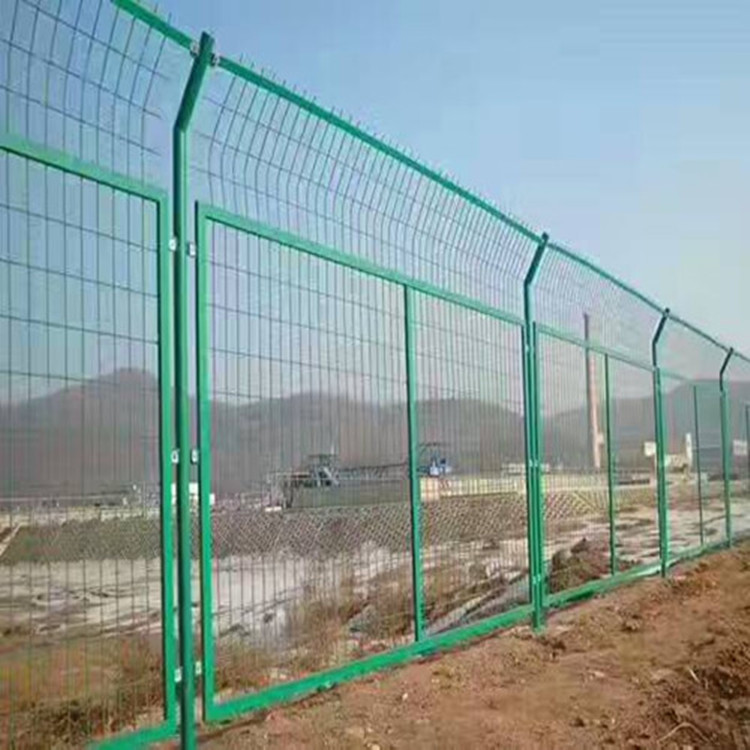 新疆光伏护栏网生产厂家公路护栏网安装
