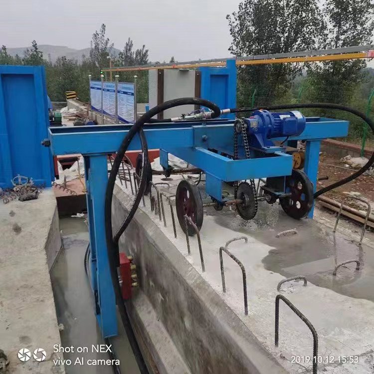 空心板全自动行走凿毛机  空心板梁凿毛机 盖板梁凿毛机