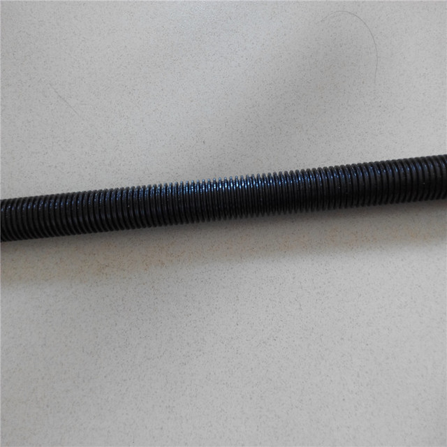 厂家定做5米梯形丝杆TR22*5现货45钢材质发黑可定做POM材质和铜螺母铁螺母