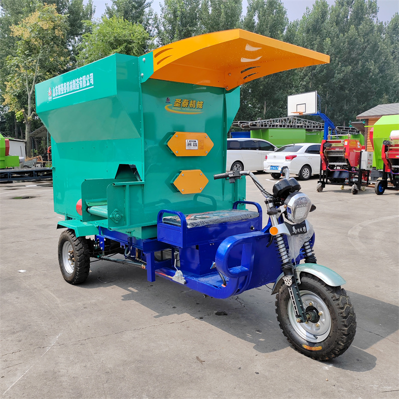 电动撒料车 牛羊养殖饲草抛撒车 操作方便