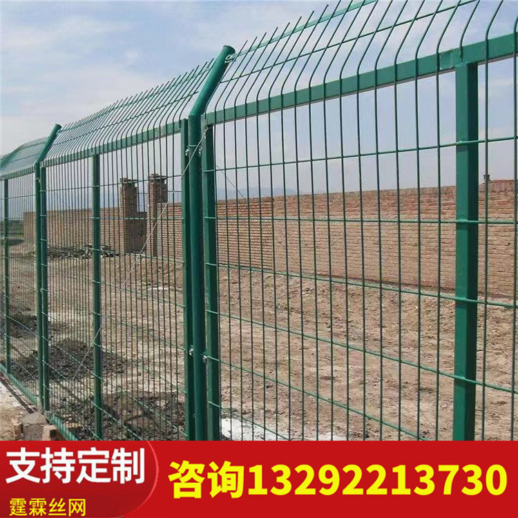 铁丝网围栏价格 高速公路护栏网厂家 霆霖生产
