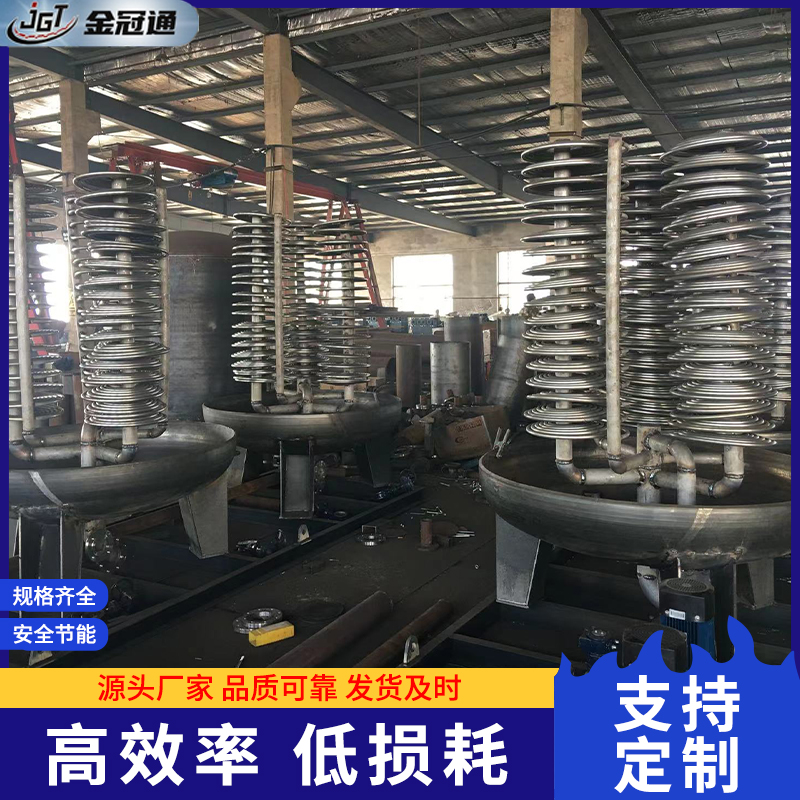 蒸汽盘管通过法兰直接外接，从而使本实用新型具有结构简单合理、使用寿命长，换热效果好，节能等特点，有卧式、立式两种形式