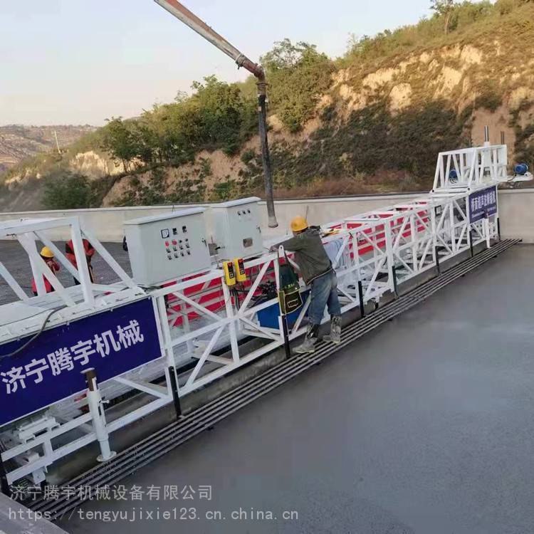 激光超声波桁架摊铺机