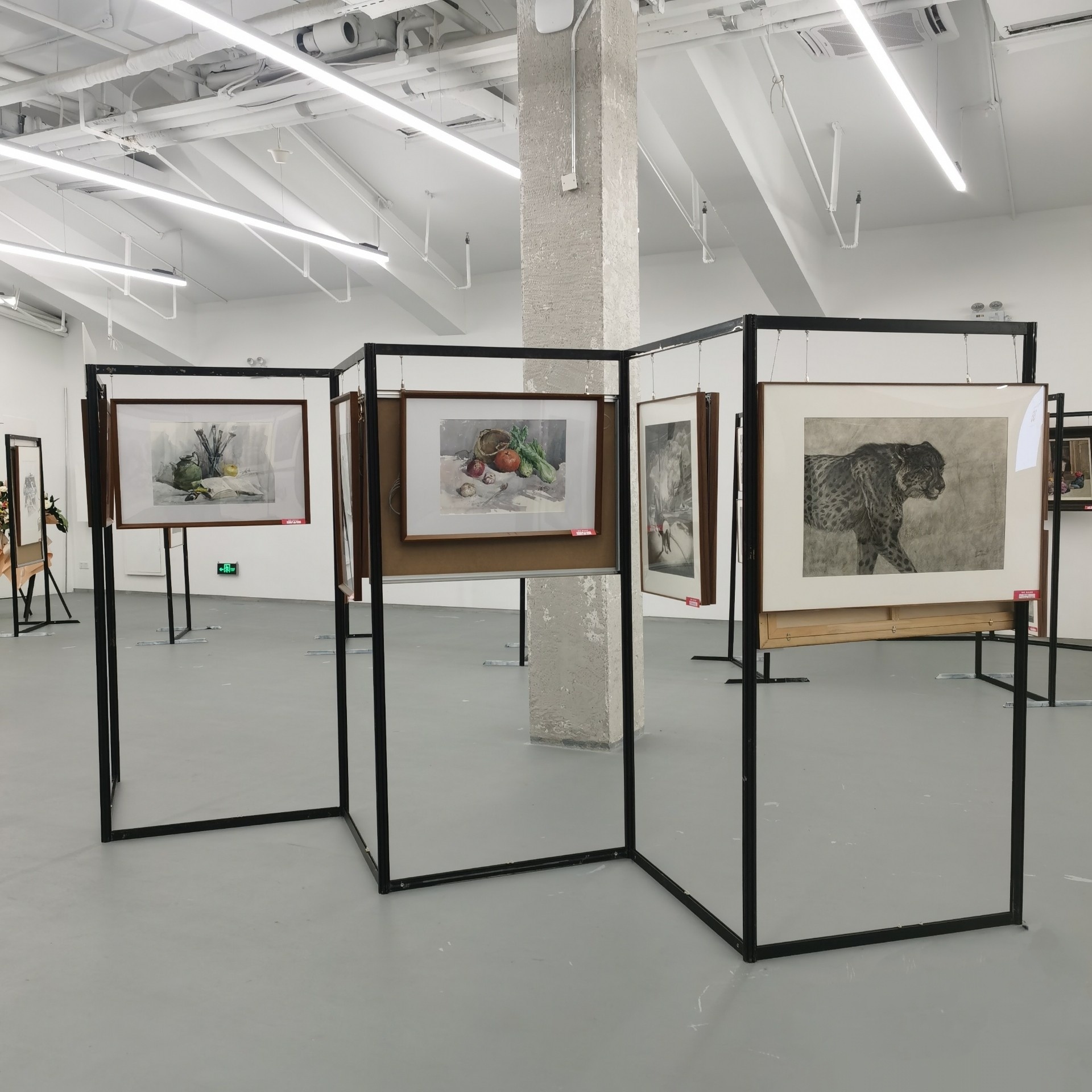 北京八棱柱展架制作销售 展览会标准位标展铝料展板黑色展架租赁厂家