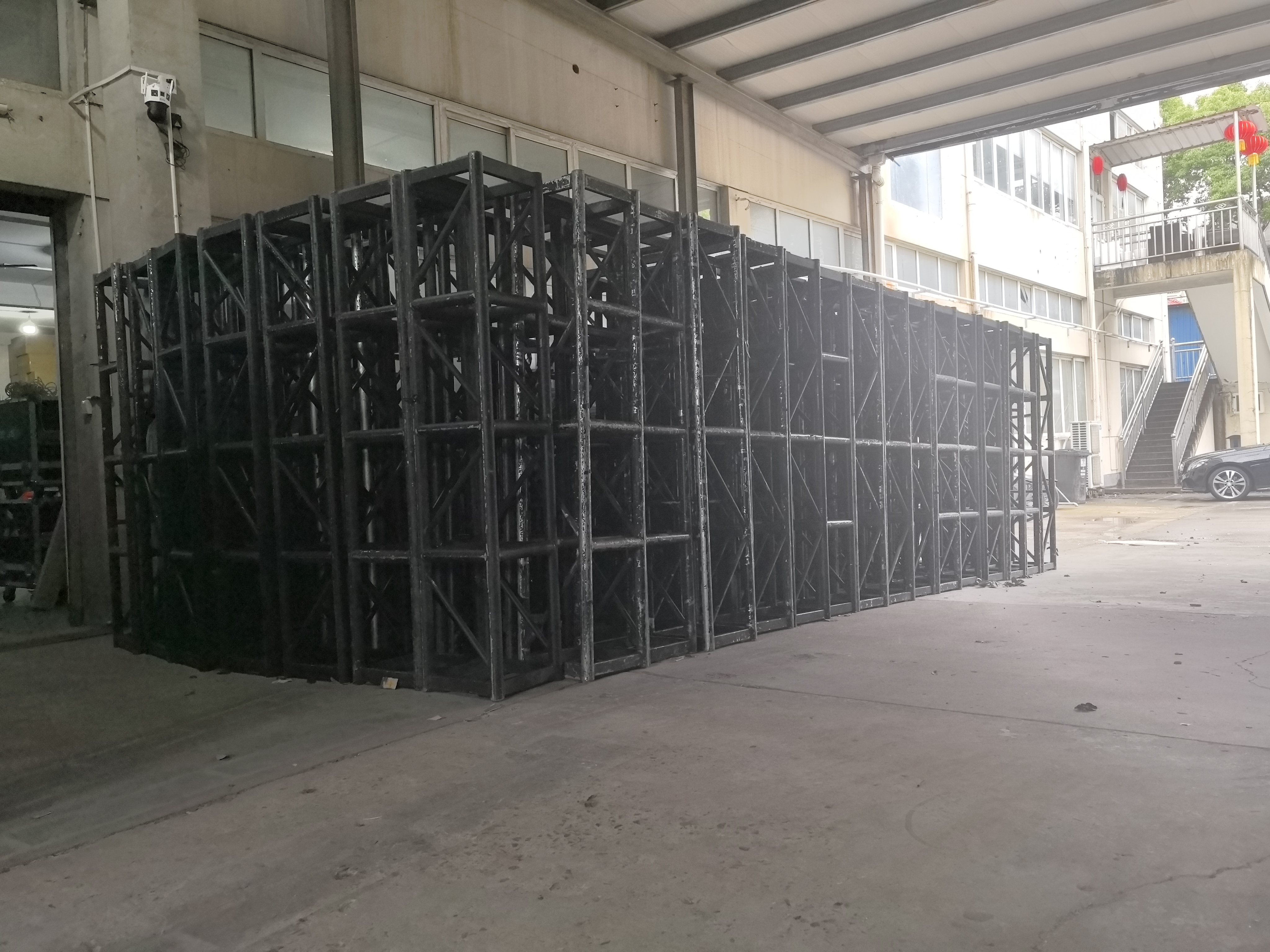 上海灯光架出租年会搭建活动背景板LED大屏灯光音响出租展台搭建广告源头工厂