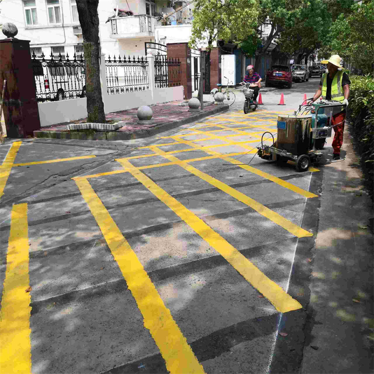 道路划线 花园道 路划线 地下停车场 施工队伍