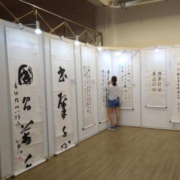 字画展示墙 北京优图挂画墙背景隔断布置 影展屏风隔断墙搭建出租