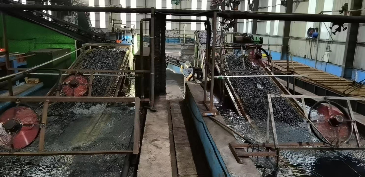 亿象生产车间之高温沥青生产中