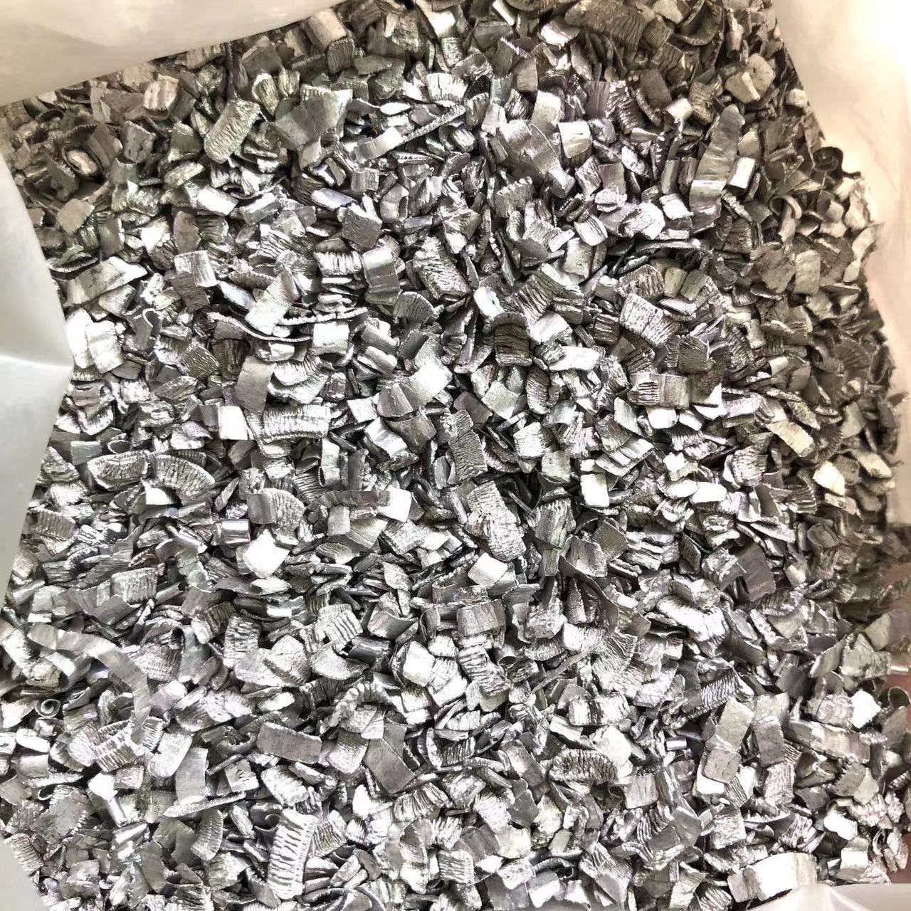 镁屑 镁粉 冶金中作去硫剂，此外用于有机合成、照明剂等