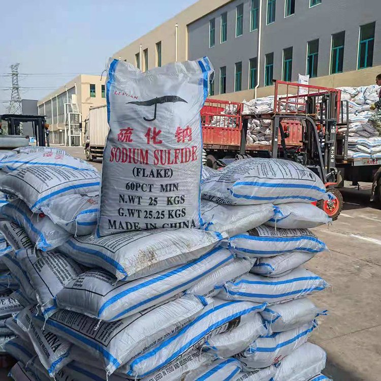 硫化钠工业级 污水处理印染铸造 红色黄色片状 臭碱臭苏打硫化碱