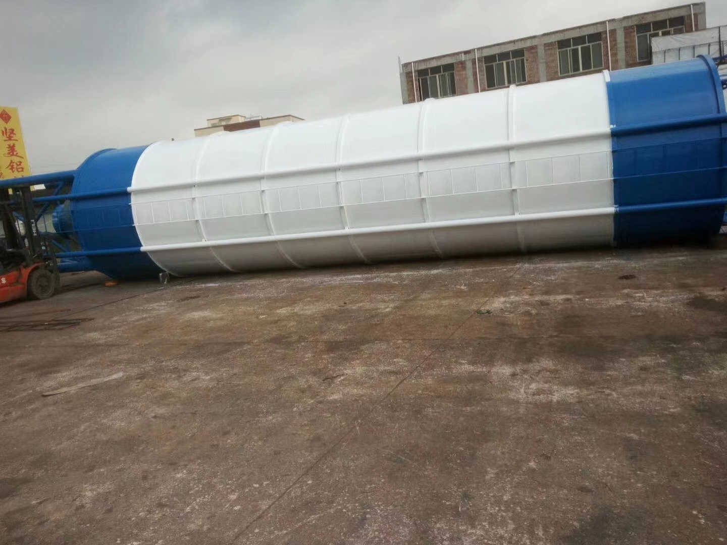 水泥罐图片