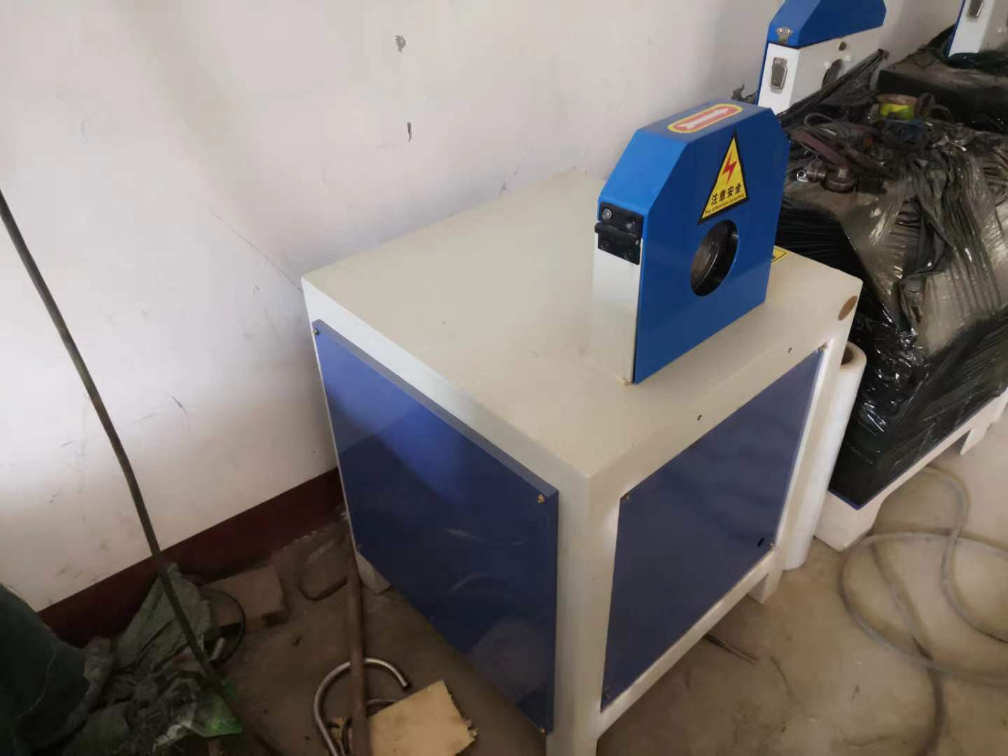 邦加工异型管抛光机 弯管椎管打磨拉丝 小型台式全自动除锈机