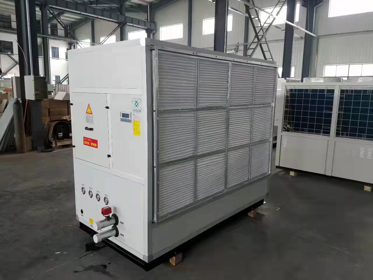 杭井 70P风冷单冷单元式空调机，LF170NH(后回风，顶出风型)，制冷量175KW，不含安装及辅材。