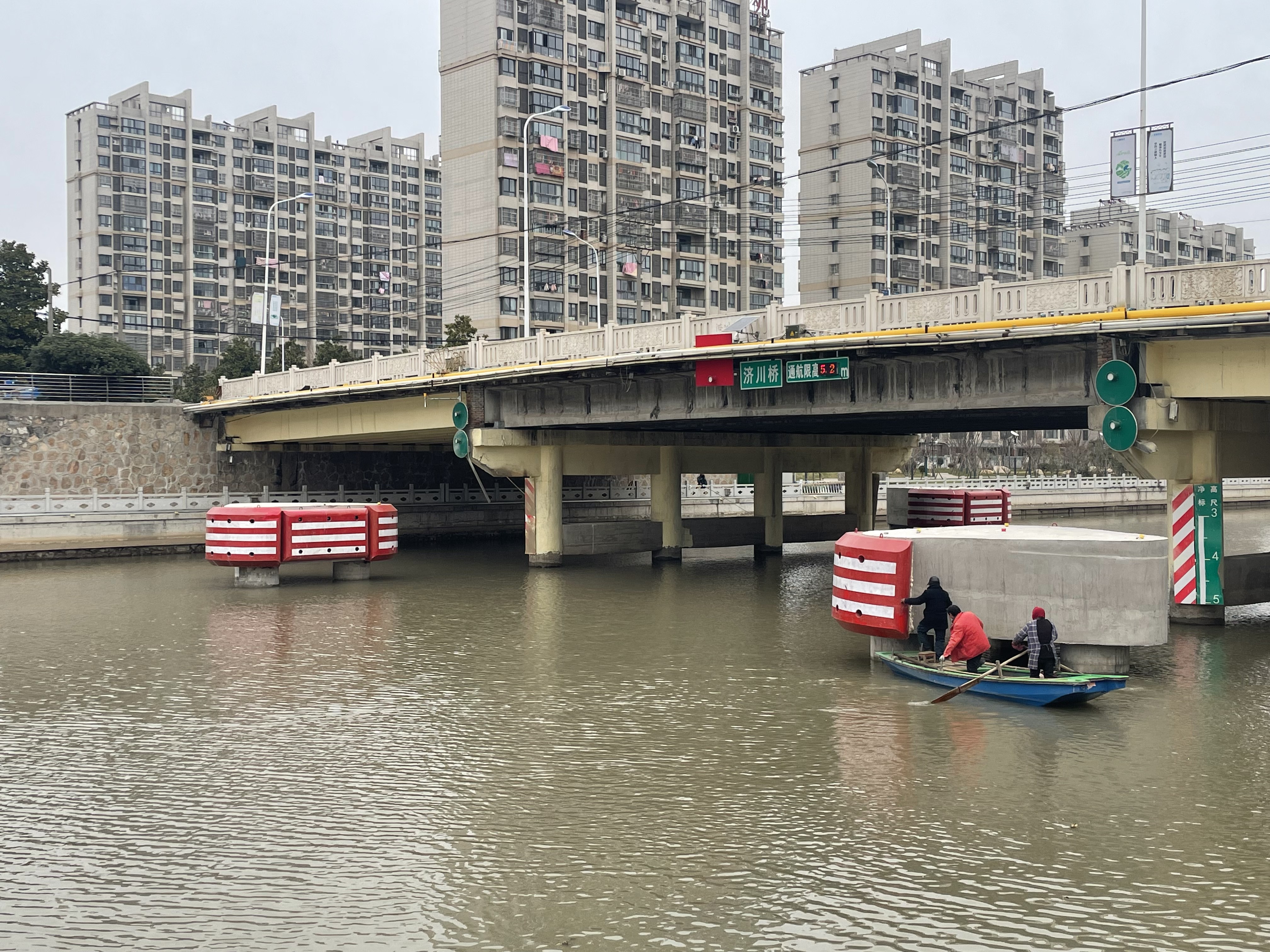 公路桥梁防撞护舷内河桥墩防撞设施防撞块复合材料