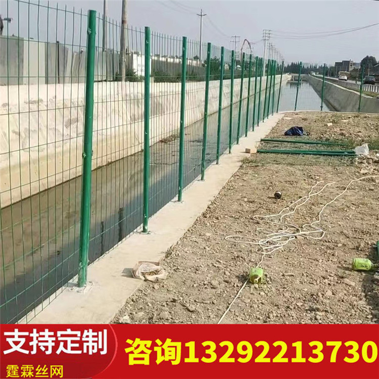 铁丝网围栏 光伏防护网 高速公路护栏网厂家生产