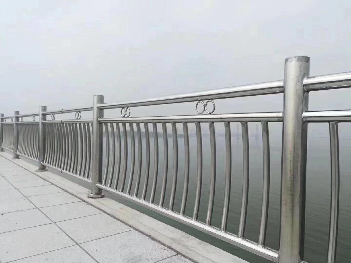 不锈钢凹槽管加工厂 护栏凹槽钢管厂 玻璃凹槽