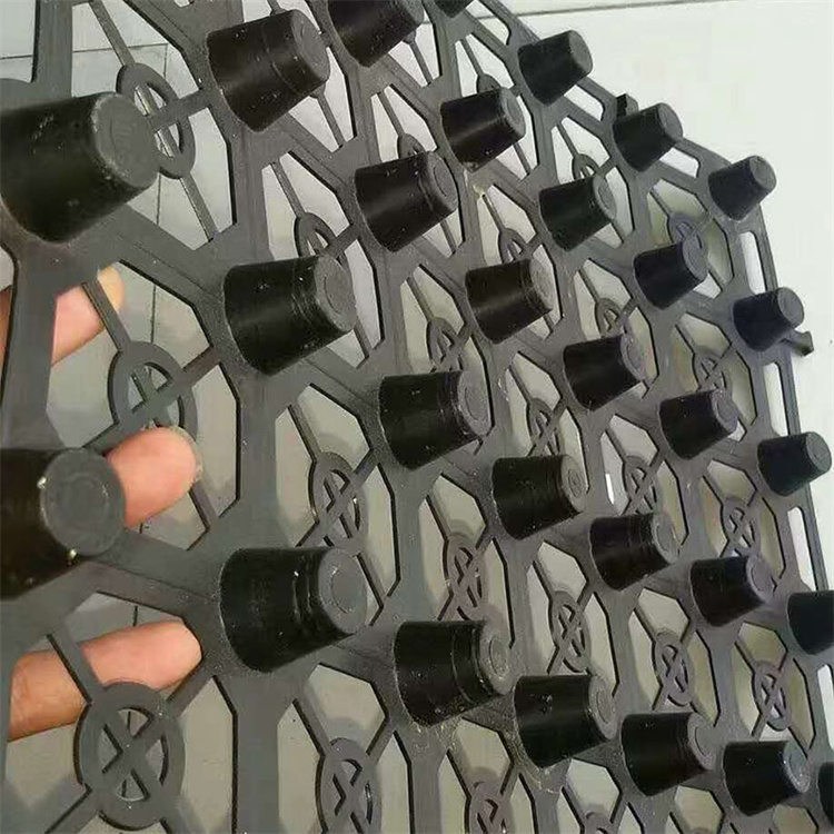 现货供应2mm凹凸型排水板 车库疏水塑料排水板 HDPE排水板卷材