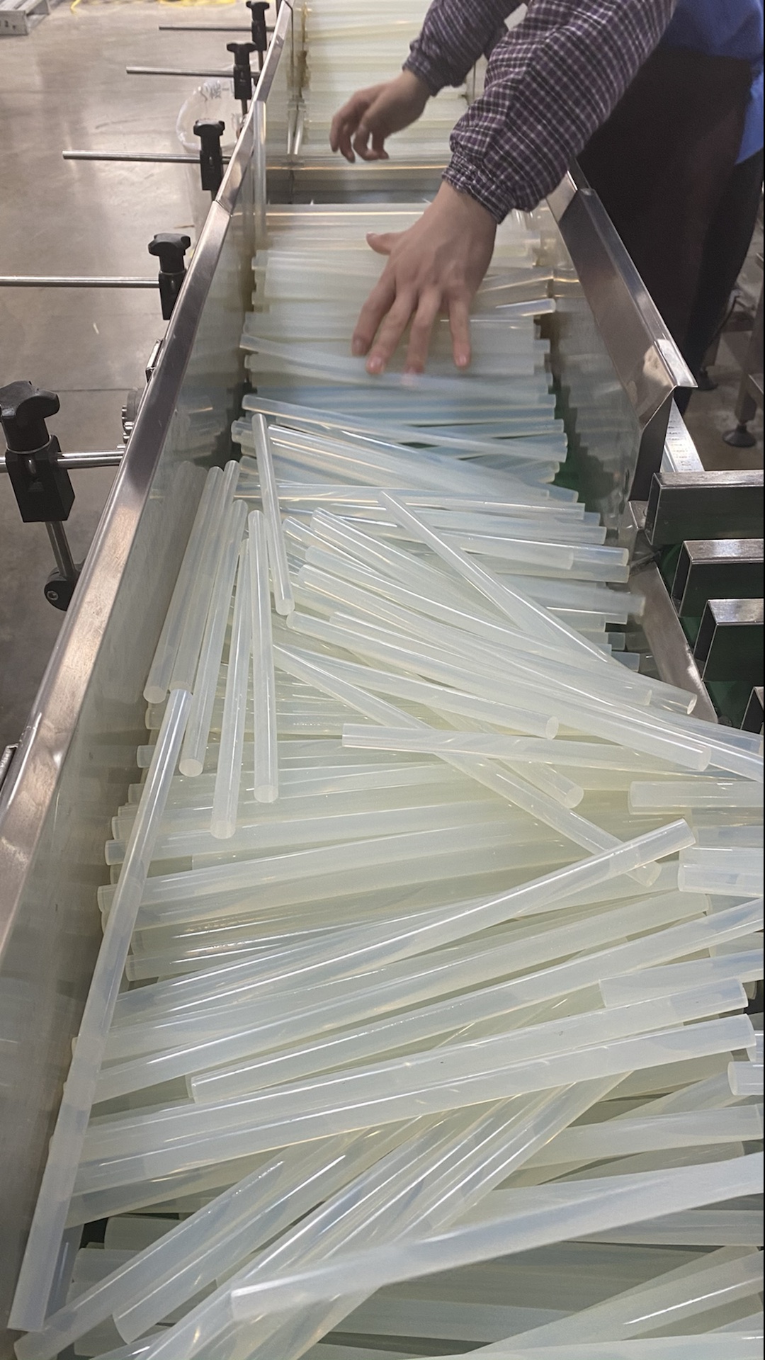 GZWW伟旺 高粘性 包装用热熔胶 仿真花粘合胶棒 化妆刷 中国结手工艺品