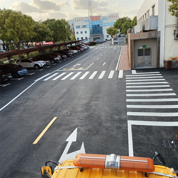 小区道路划线 车位消防通道标线 施工队伍