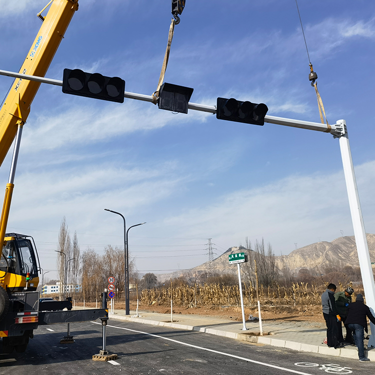 鑫悦晟照明灯具  多功能移动式交通信号灯 太阳能道路红绿灯