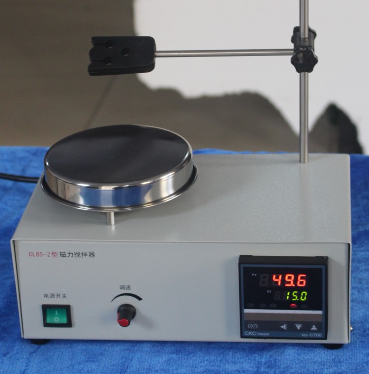 山东电讯七厂磁力搅拌器，室温 - 100℃加热范围，0 - 2000r/min 转速可调
