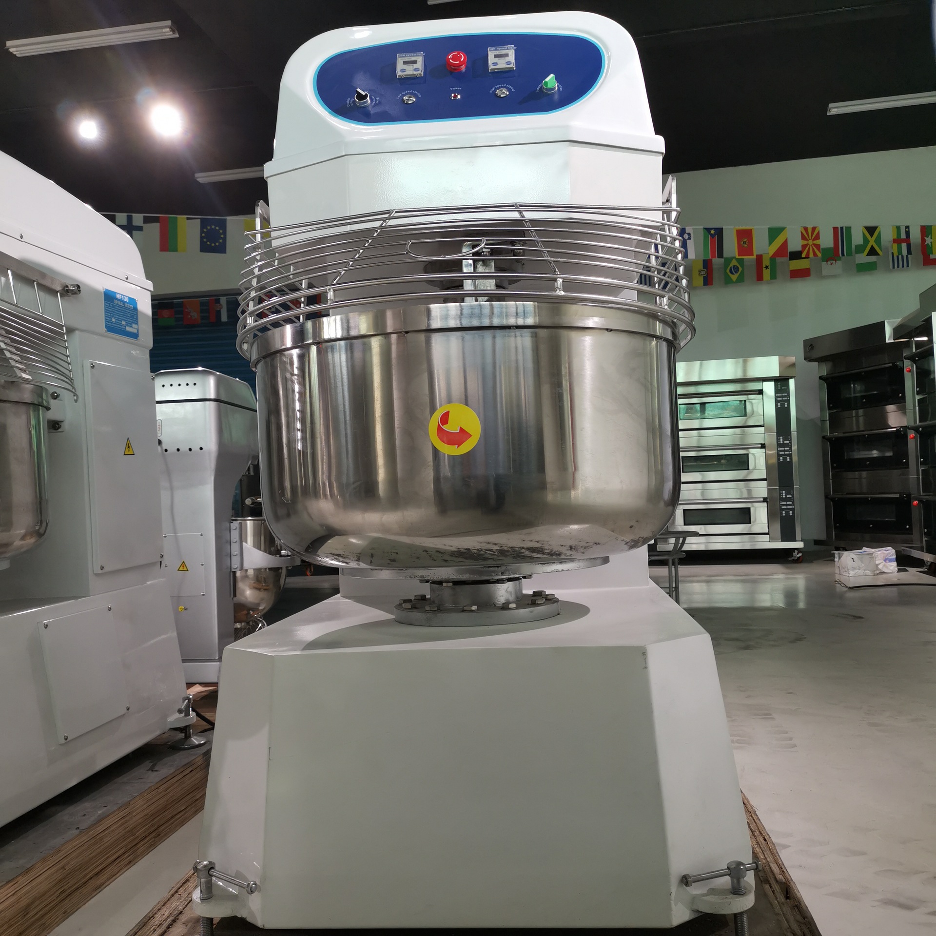 大容量三包粉和面机 200升和面机大型揉面机 75kg面粉揉面团机