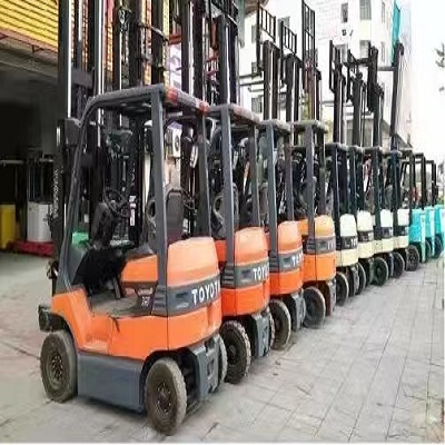 电动叉车出租电话：13817708058/15995612297