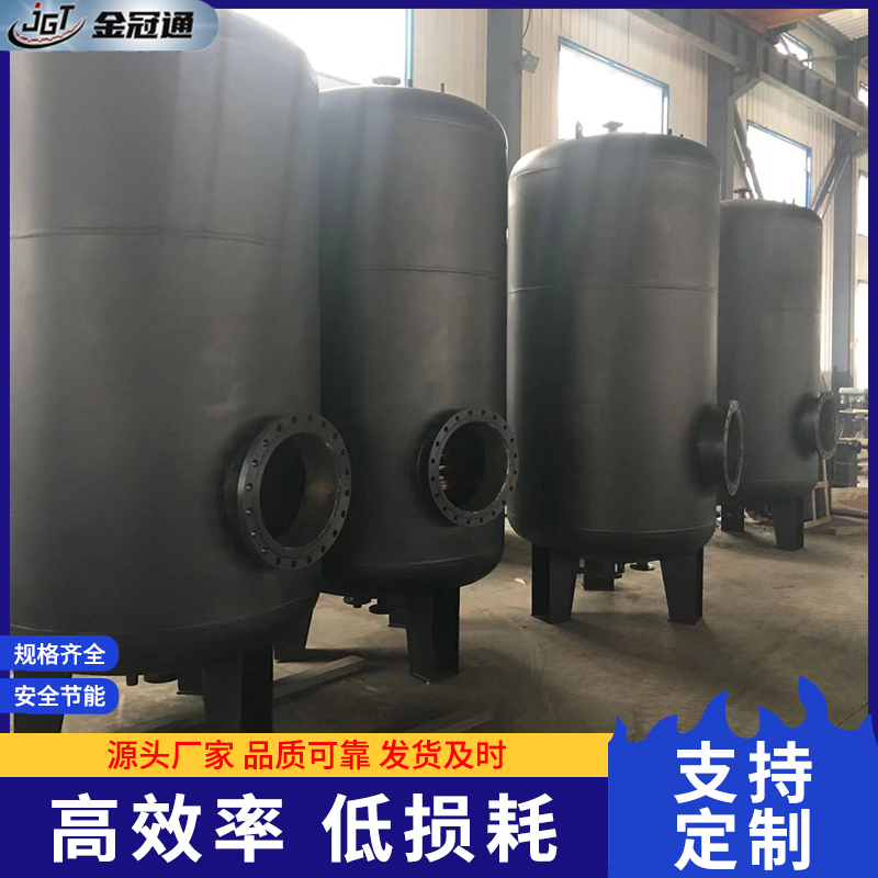 为防止器体内表面腐蚀，在表面上喷涂有一层防腐合金层，并在合金层上刷制有油漆层，另取消原有管箱