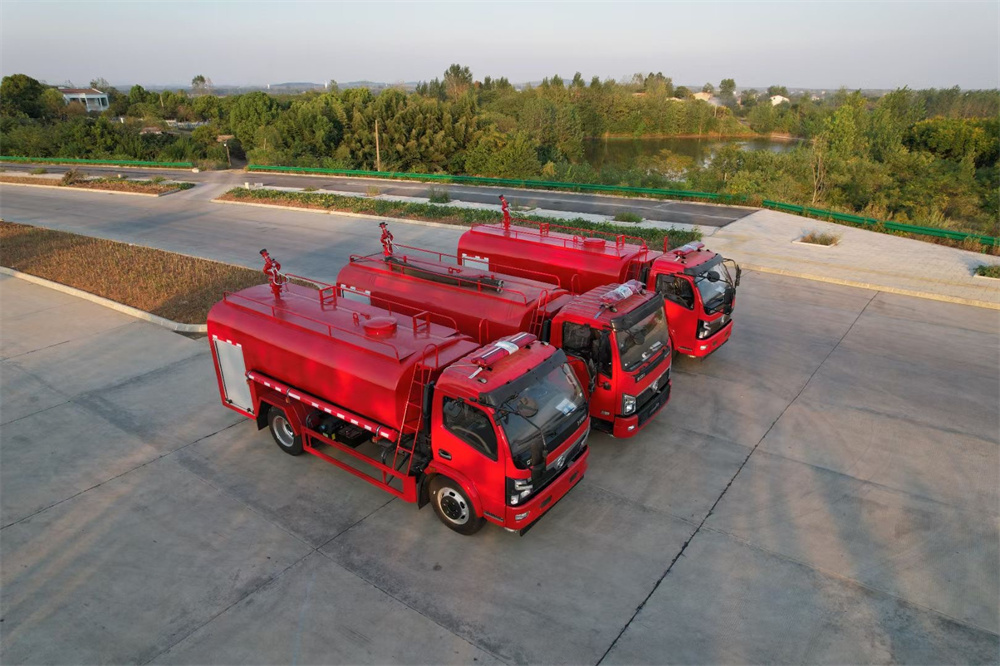 应急救火灭火车 可按揭0首付  水罐消防车 森林火灾救援车