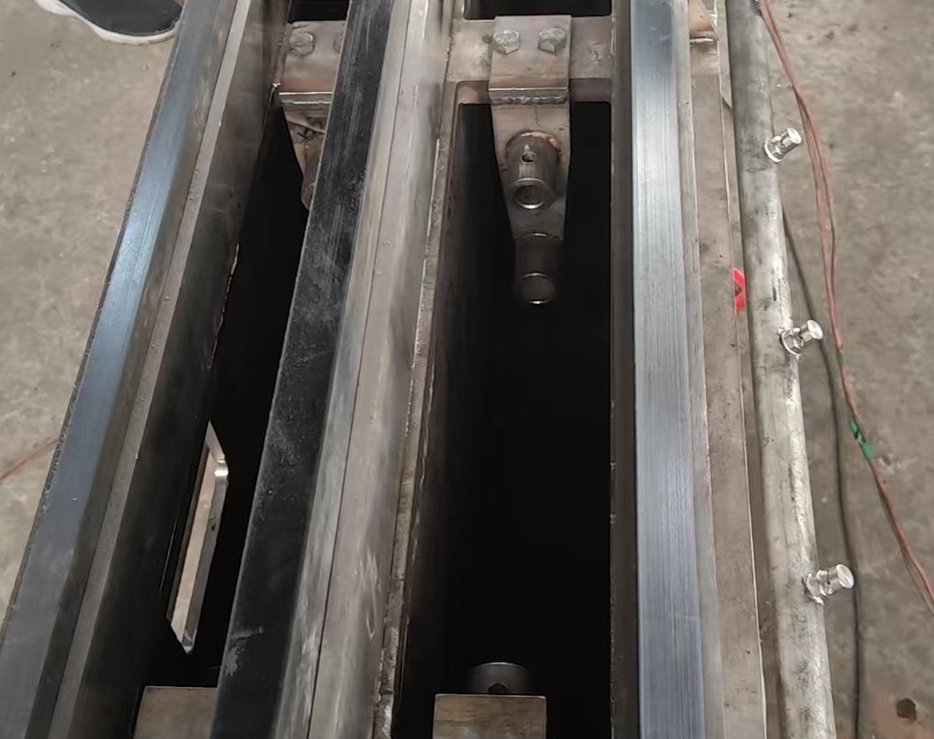 刮刀、造纸刮刀、起皱刮刀、造纸厂刀具、造纸刮刀厂家、刮刀片、涂布刮刀