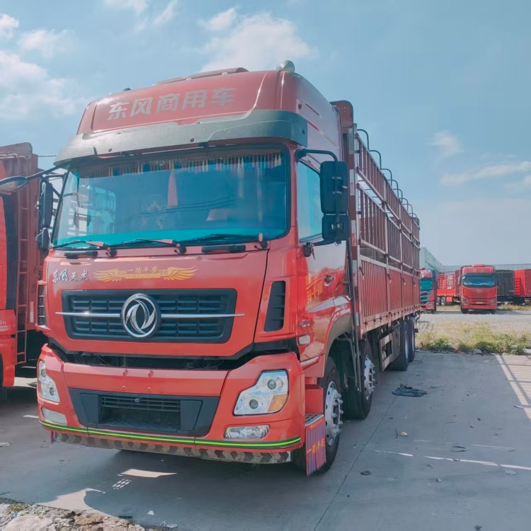 前四后八 二手东风天龙 9.6米高栏货车