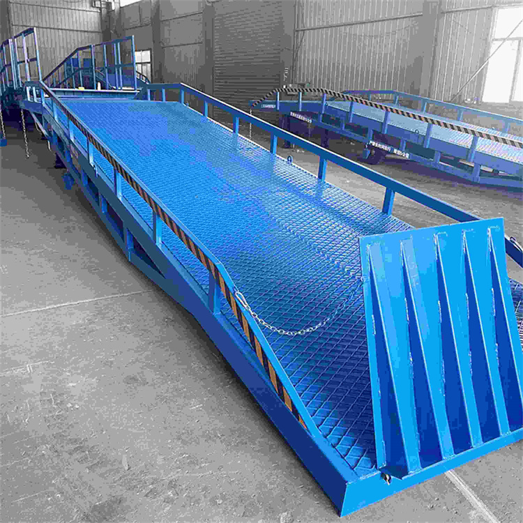 移动式登车桥装货平台10吨升降登车桥