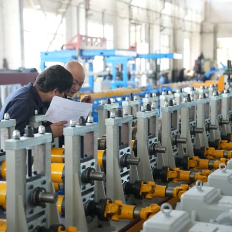 焊接 H 型钢波纹腹板成型机组 全自动冷弯焊接 钢结构型钢加工专用设备