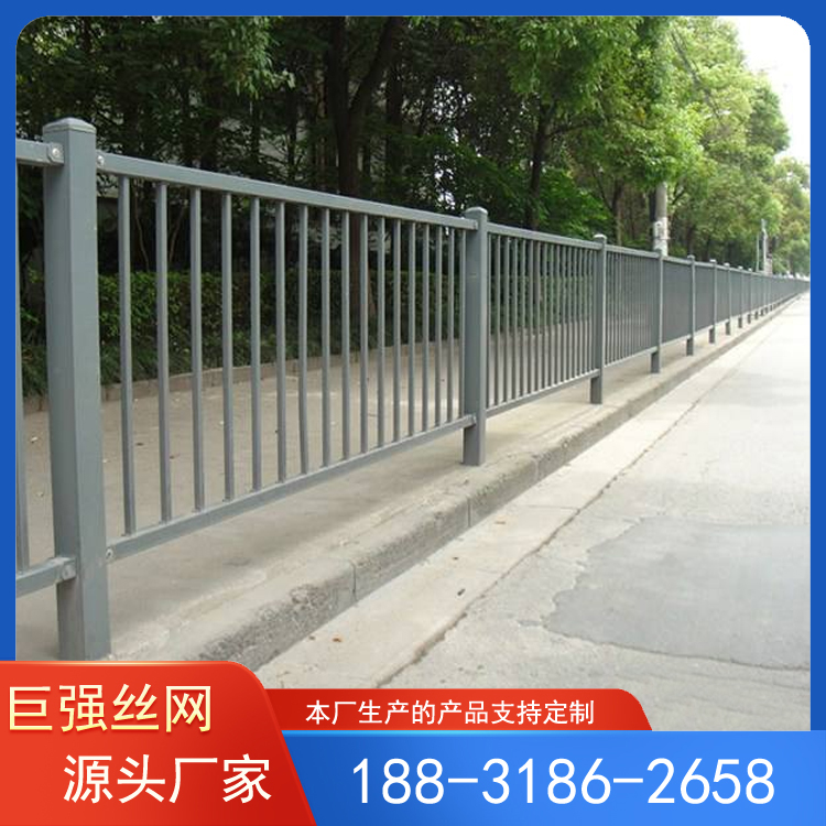 马路人行道分流隔离栏  道路护栏  铁艺宣传栏  巨强丝网