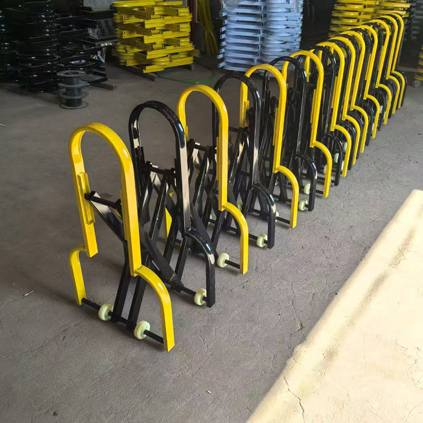 不锈钢高速伸缩护栏 可移动栏杆 手动推拉折叠高速公路路障批发
