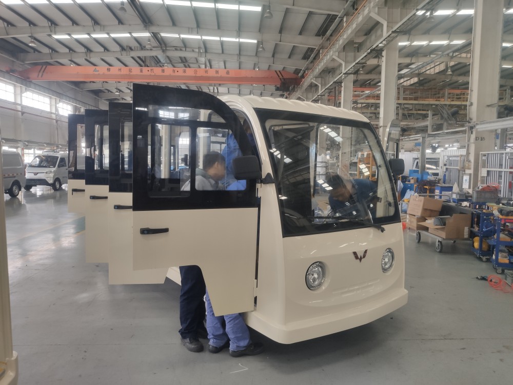 云南香格里拉封闭式14座L系列电动观光车     景区校园用   宽窄体可选