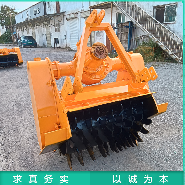 瑞源树枝树根打碎机 后桥式带动木桩粉碎机 1.2米树墩破碎机