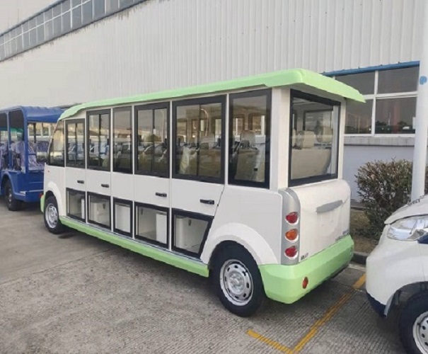 丽江8座封闭燃油观光车，大容量电池，续航持久，一体车身，挡雨遮阳