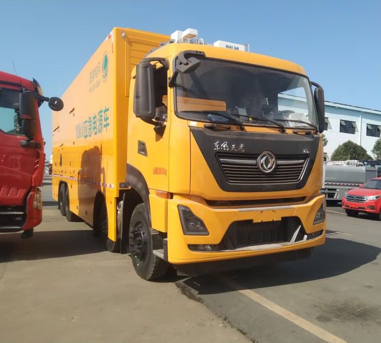 东风天龙10KV1000KW应急电源车并机并网式发电车
