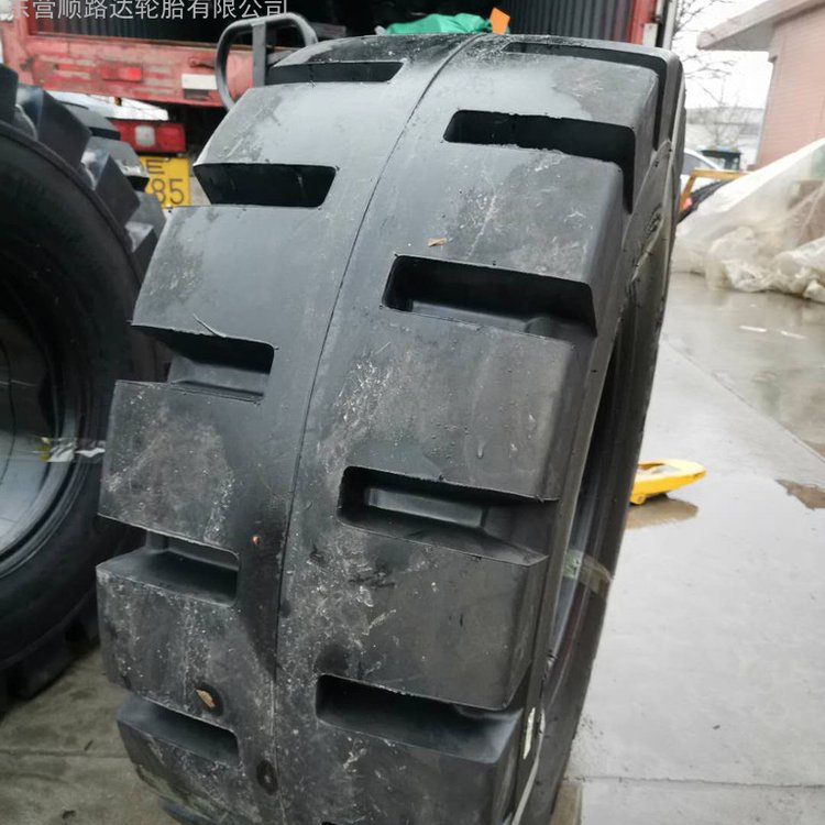 山霸王轮胎 16/70-20 L5 半实心 耐扎加深花纹矿山防爆轮胎