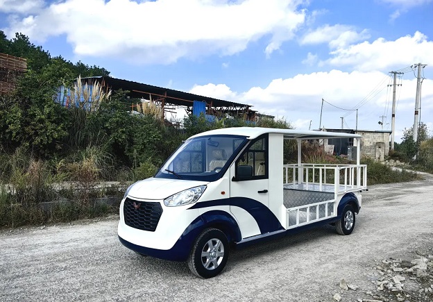 昆明五菱2座电动送餐车 10KW电机，72V免维护电池，铝花纹地板