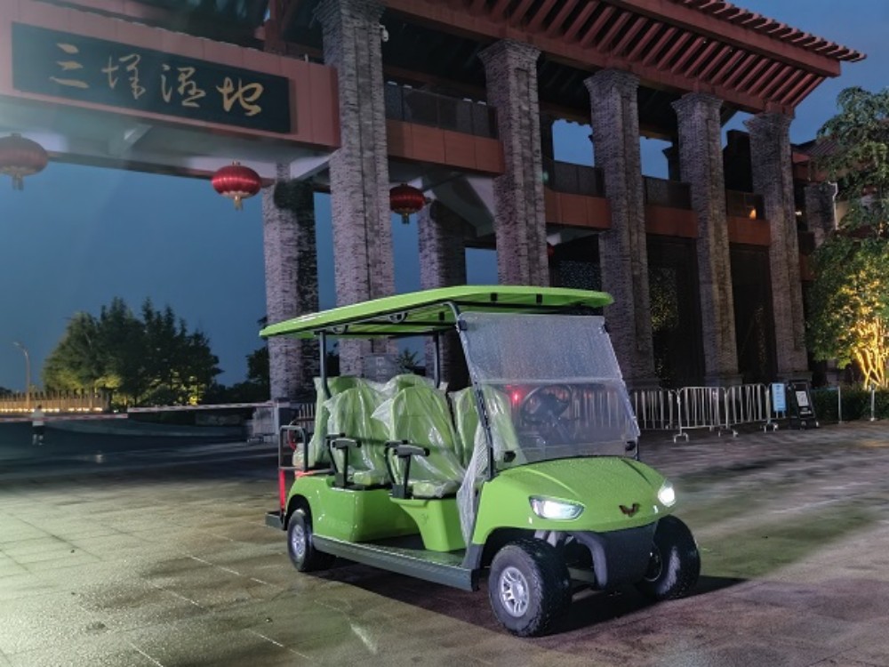 五菱6座高尔夫球车    30年造车技术沉淀，专用车底盘稳如磐石，维保便捷更省心
