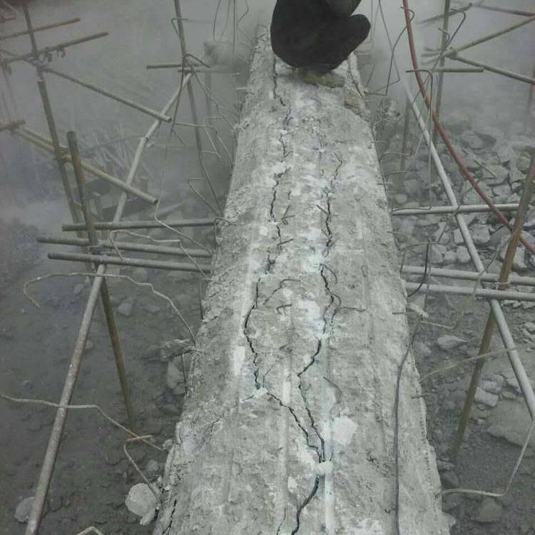 厂家供应四川无声破碎剂_川优岩石破碎膨胀剂