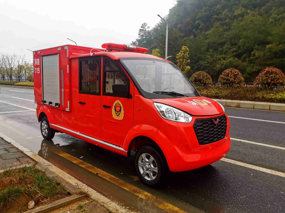 云南西双版纳M系列消防车  标配高压水泵、750L水箱及直流水枪，选装泡沫比例系统，满足常规灭火需求