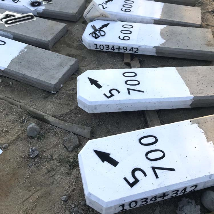 坡度标 公路界里程碑 界桩水泥警示桩
