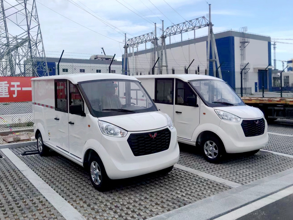 云南曲靖五菱5-11座电动巡逻车 景区浏览车  一体式囚笼 安全有保障